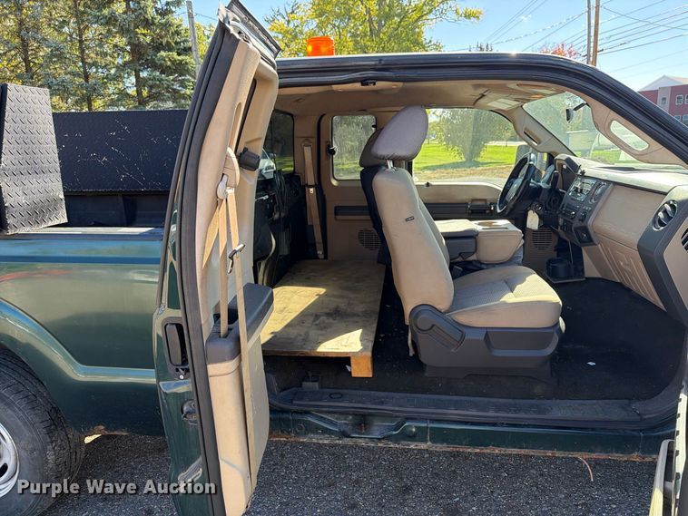 image for item FG3044 2011 Ford F250 Super Duty Ext. Cab pickup truck