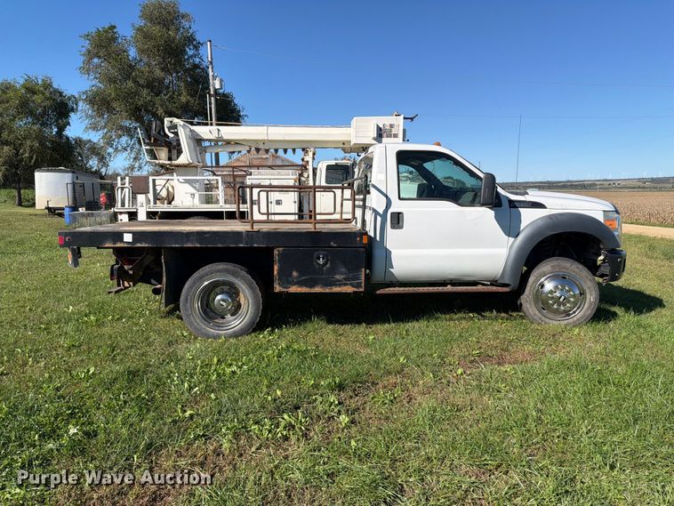 image for item FH6423 2015 Ford F550 flatbed truck