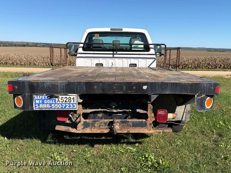 image for item FH6423 2015 Ford F550 flatbed truck