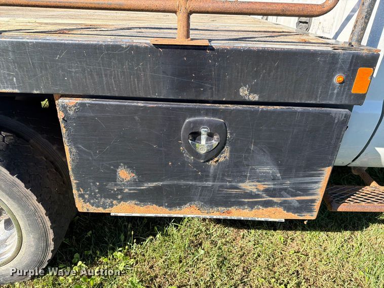 image for item FH6423 2015 Ford F550 flatbed truck