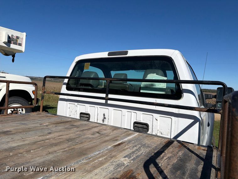 image for item FH6423 2015 Ford F550 flatbed truck