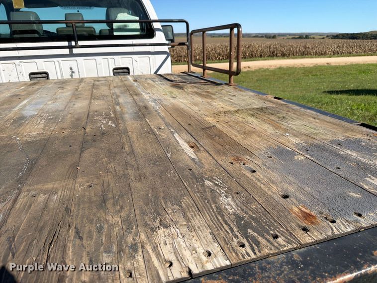 image for item FH6423 2015 Ford F550 flatbed truck