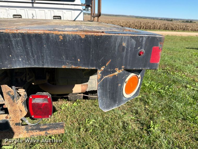 image for item FH6423 2015 Ford F550 flatbed truck
