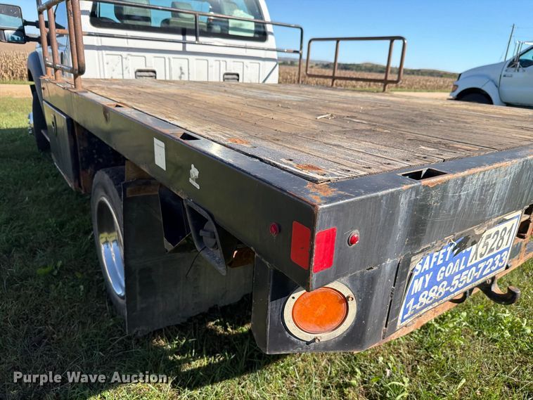 image for item FH6423 2015 Ford F550 flatbed truck