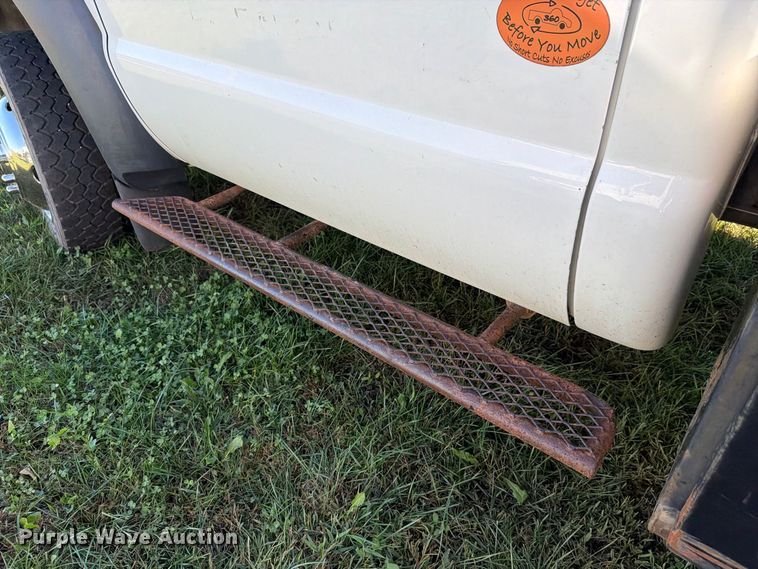 image for item FH6423 2015 Ford F550 flatbed truck
