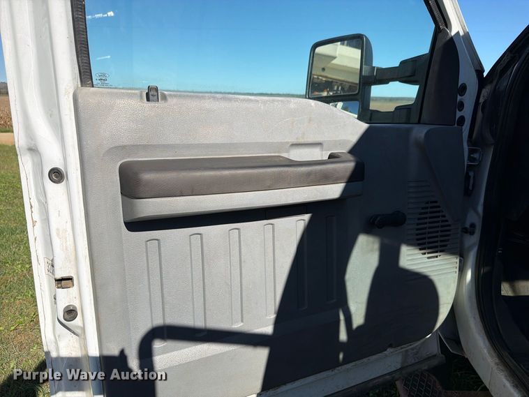 image for item FH6423 2015 Ford F550 flatbed truck