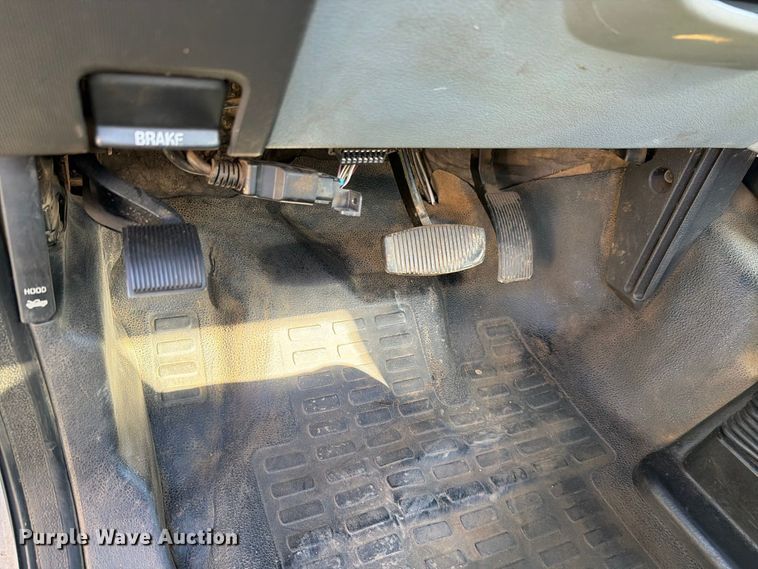 image for item FH6423 2015 Ford F550 flatbed truck