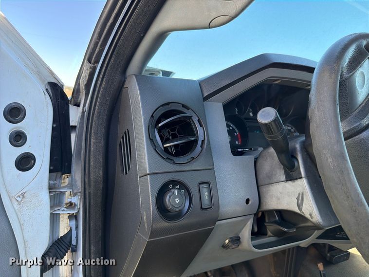 image for item FH6423 2015 Ford F550 flatbed truck