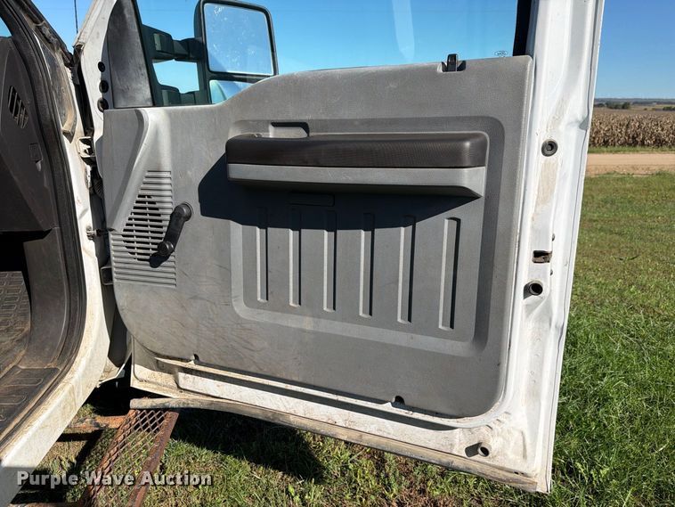 image for item FH6423 2015 Ford F550 flatbed truck