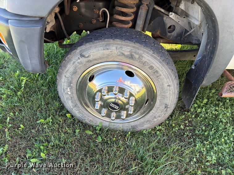 image for item FH6423 2015 Ford F550 flatbed truck