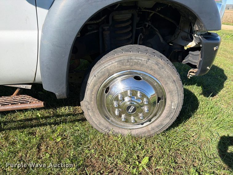 image for item FH6423 2015 Ford F550 flatbed truck