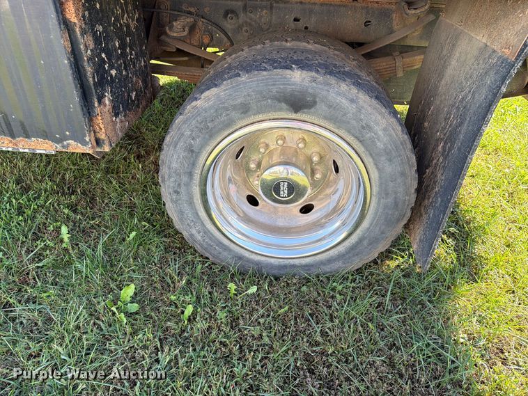 image for item FH6423 2015 Ford F550 flatbed truck