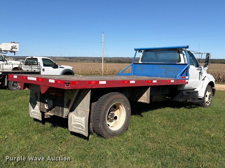 image for item FH6452 2004 Ford F650 Super Duty XL flatbed truck
