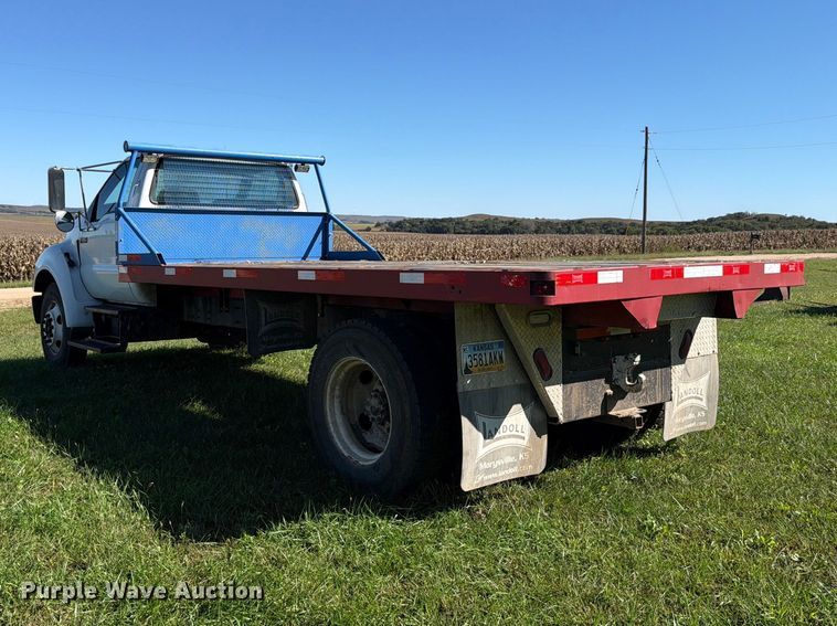image for item FH6452 2004 Ford F650 Super Duty XL flatbed truck