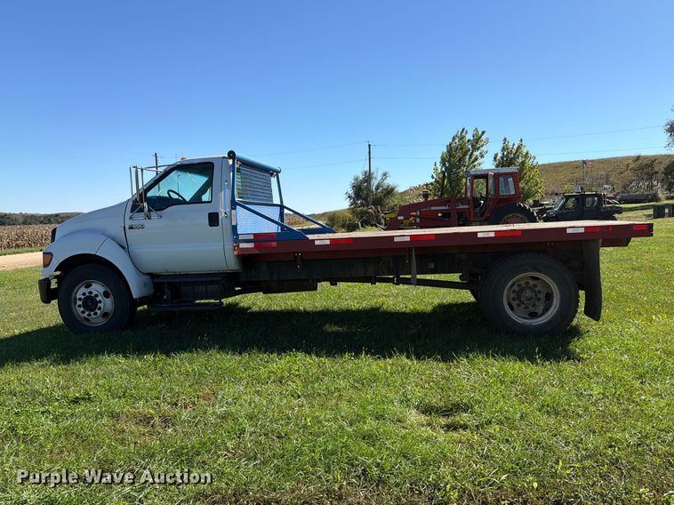 image for item FH6452 2004 Ford F650 Super Duty XL flatbed truck