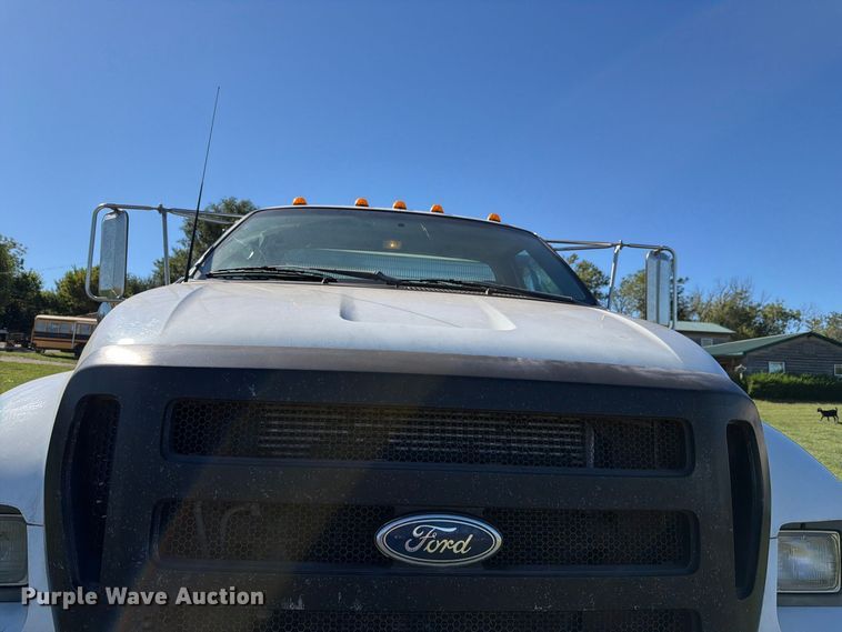 image for item FH6452 2004 Ford F650 Super Duty XL flatbed truck