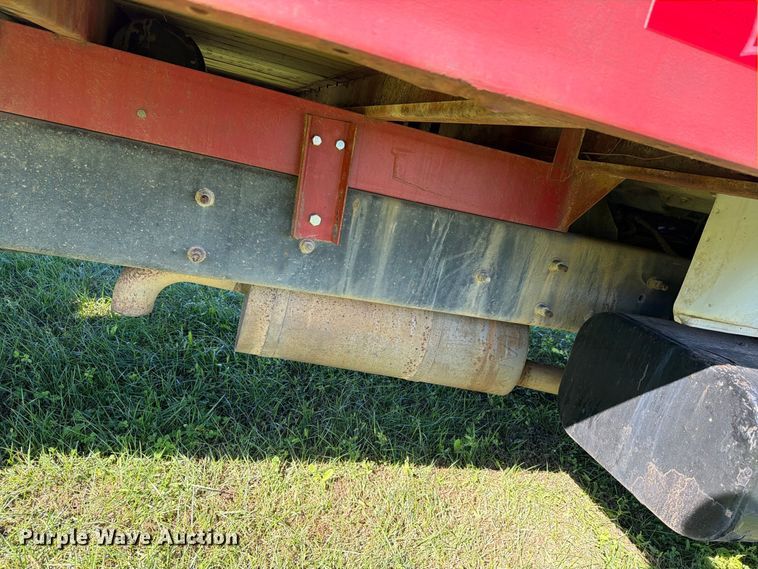 image for item FH6452 2004 Ford F650 Super Duty XL flatbed truck
