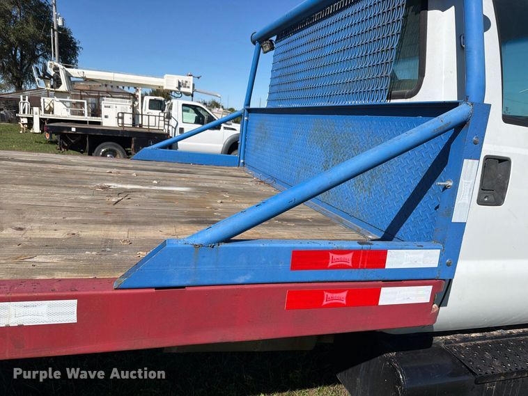 image for item FH6452 2004 Ford F650 Super Duty XL flatbed truck