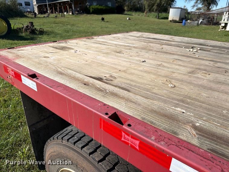 image for item FH6452 2004 Ford F650 Super Duty XL flatbed truck