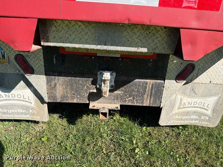 image for item FH6452 2004 Ford F650 Super Duty XL flatbed truck