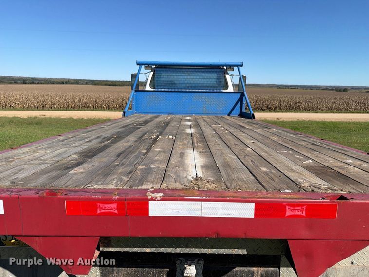 image for item FH6452 2004 Ford F650 Super Duty XL flatbed truck
