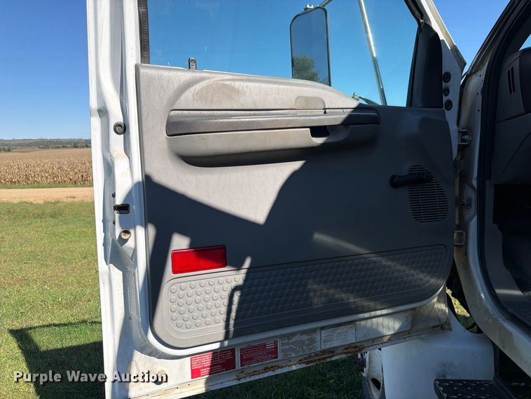 image for item FH6452 2004 Ford F650 Super Duty XL flatbed truck