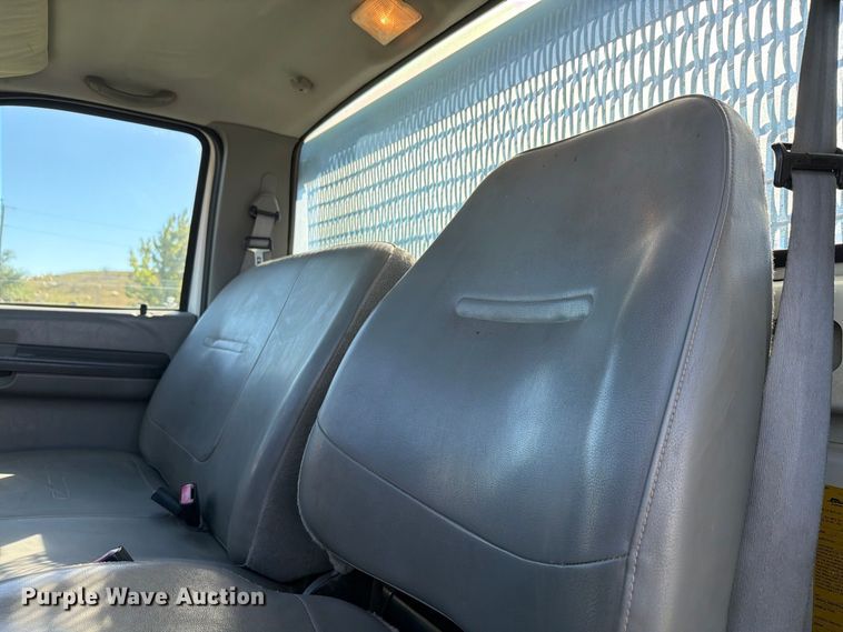 image for item FH6452 2004 Ford F650 Super Duty XL flatbed truck