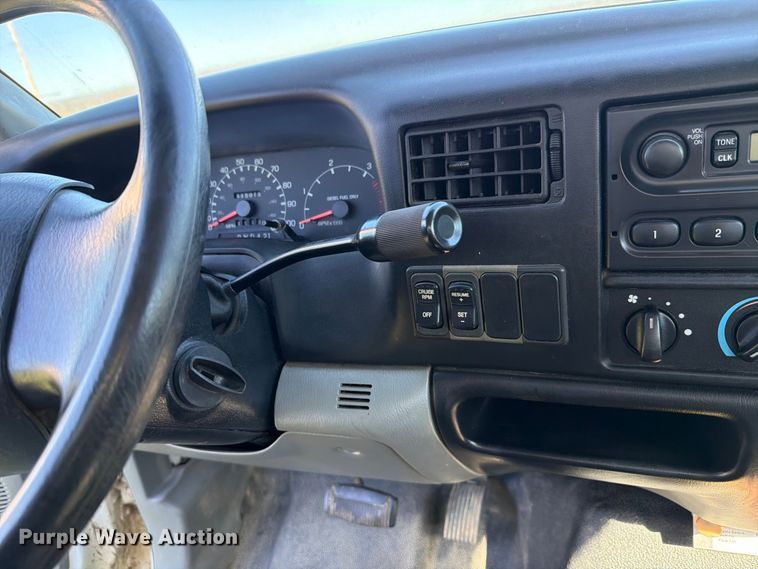 image for item FH6452 2004 Ford F650 Super Duty XL flatbed truck