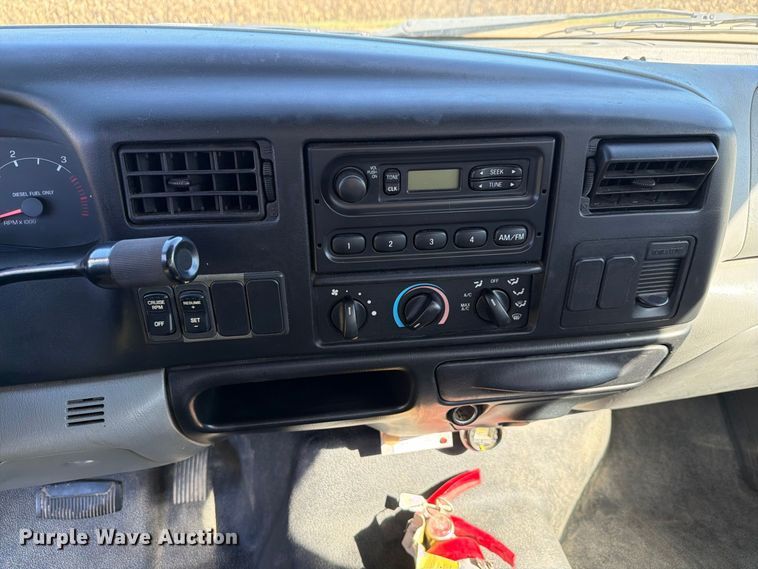 image for item FH6452 2004 Ford F650 Super Duty XL flatbed truck