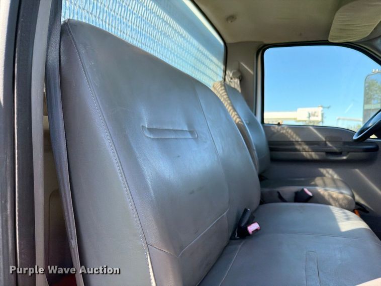 image for item FH6452 2004 Ford F650 Super Duty XL flatbed truck