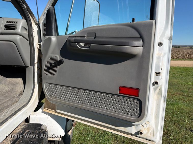 image for item FH6452 2004 Ford F650 Super Duty XL flatbed truck