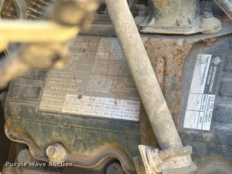 image for item FH6452 2004 Ford F650 Super Duty XL flatbed truck
