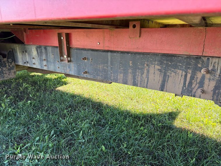 image for item FH6452 2004 Ford F650 Super Duty XL flatbed truck