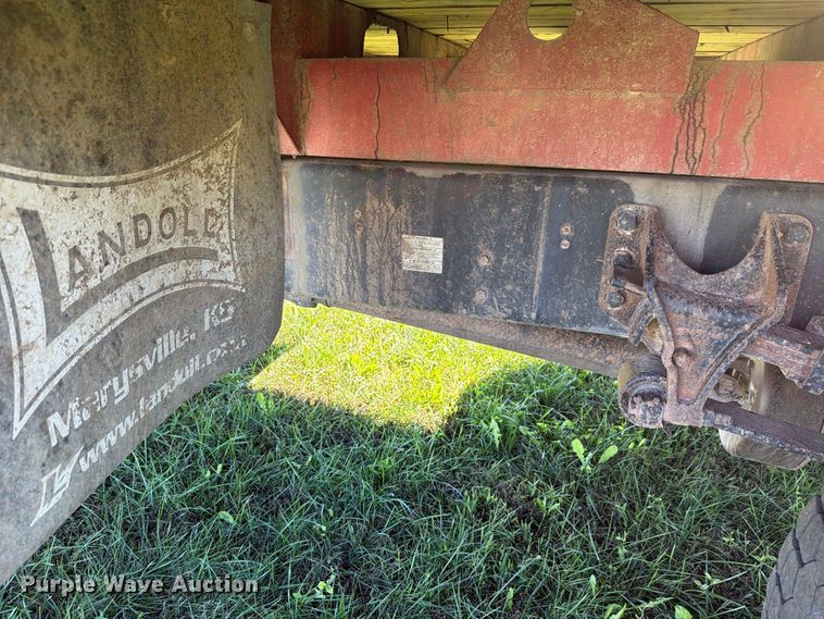 image for item FH6452 2004 Ford F650 Super Duty XL flatbed truck