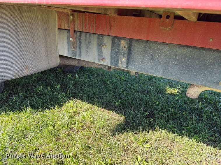 image for item FH6452 2004 Ford F650 Super Duty XL flatbed truck