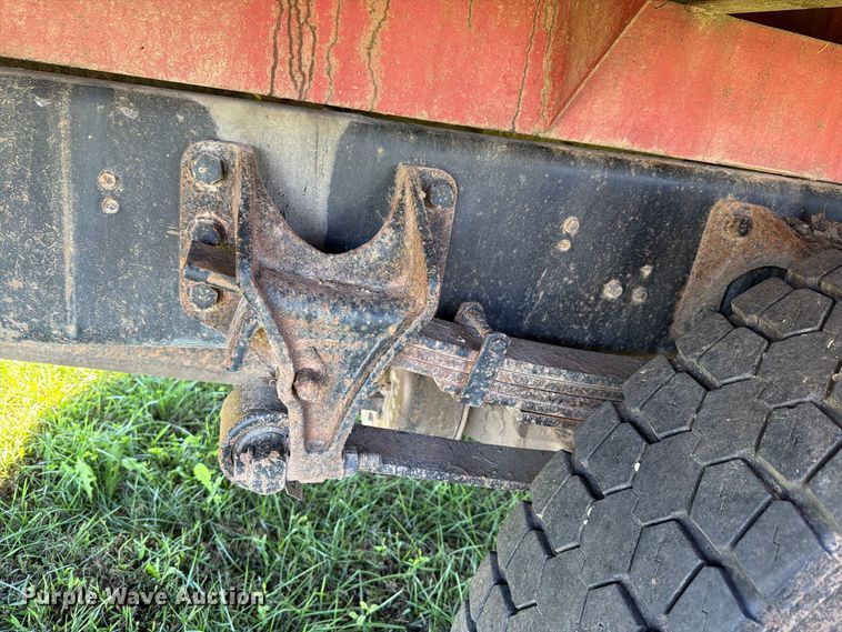 image for item FH6452 2004 Ford F650 Super Duty XL flatbed truck