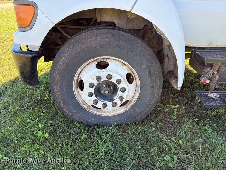 image for item FH6452 2004 Ford F650 Super Duty XL flatbed truck
