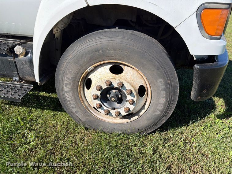 image for item FH6452 2004 Ford F650 Super Duty XL flatbed truck