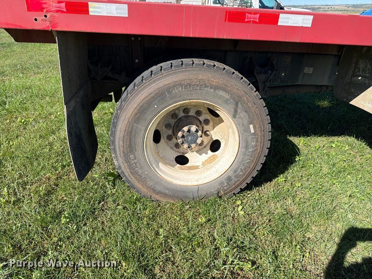 image for item FH6452 2004 Ford F650 Super Duty XL flatbed truck
