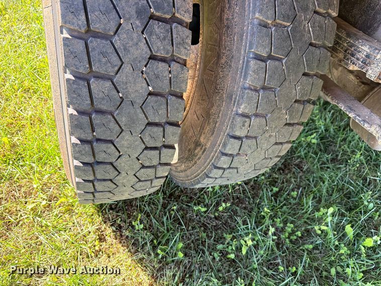 image for item FH6452 2004 Ford F650 Super Duty XL flatbed truck