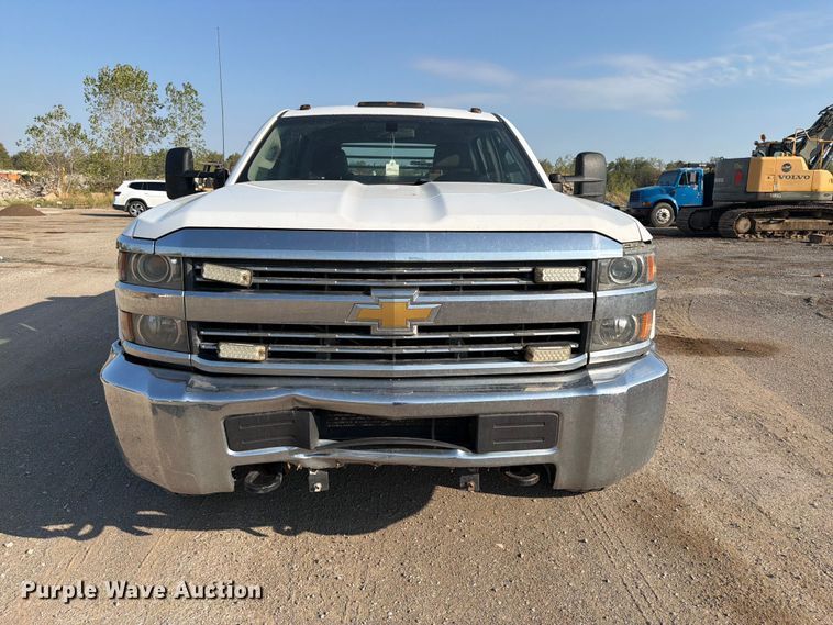 image for item FI0426 2016 Chevrolet Silverado 3500HD Crew Cab pickup truck