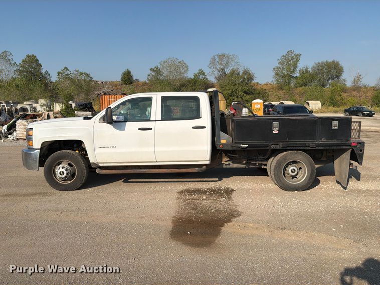 image for item FI0426 2016 Chevrolet Silverado 3500HD Crew Cab pickup truck