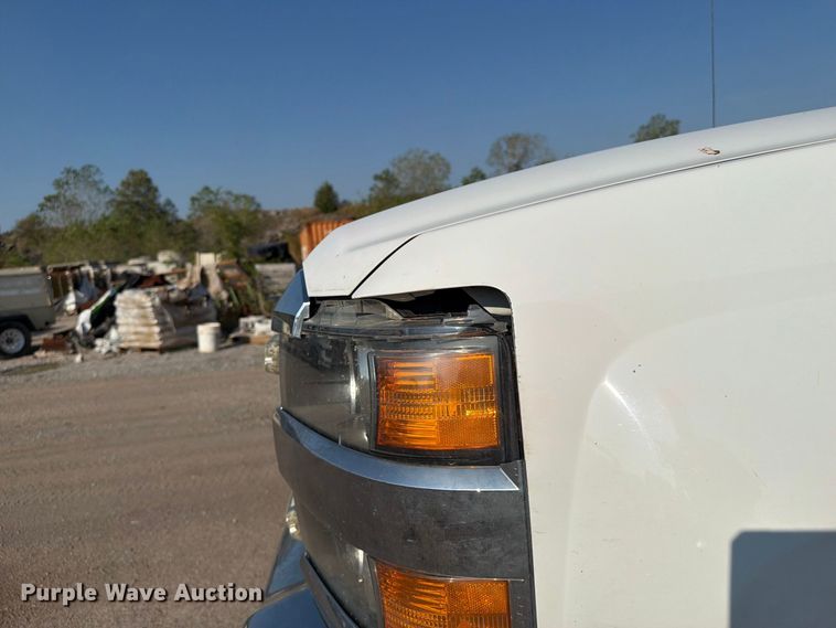 image for item FI0426 2016 Chevrolet Silverado 3500HD Crew Cab pickup truck
