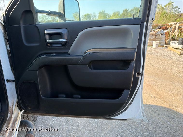 image for item FI0426 2016 Chevrolet Silverado 3500HD Crew Cab pickup truck