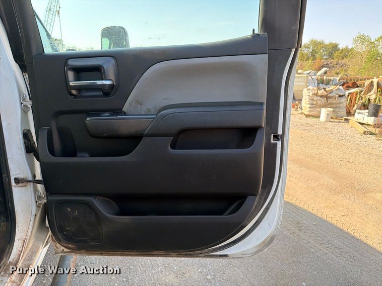 image for item FI0426 2016 Chevrolet Silverado 3500HD Crew Cab pickup truck