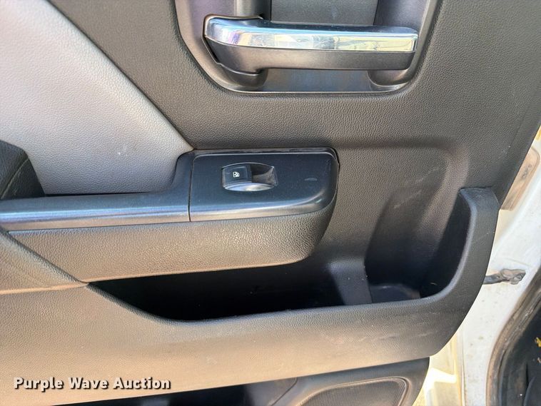 image for item FI0426 2016 Chevrolet Silverado 3500HD Crew Cab pickup truck