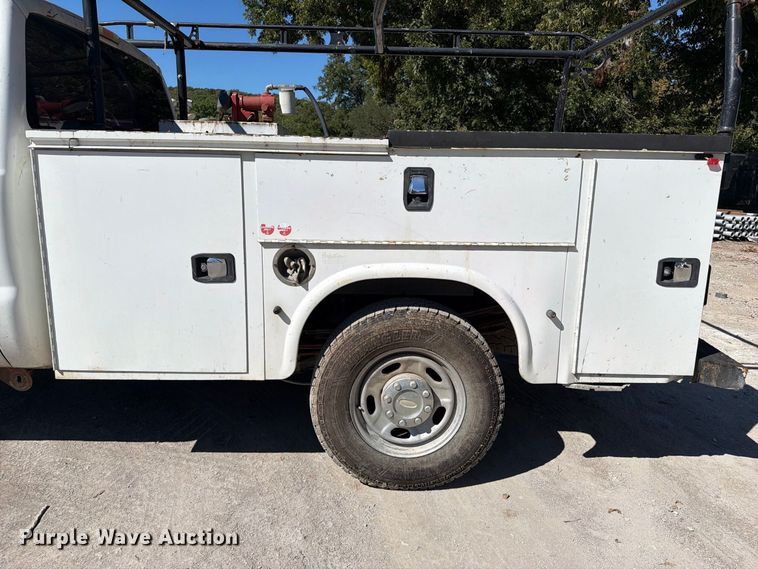 image for item FI0439 2015 Ford F-250 Super Duty Ext. Cab utility bed pickup truck