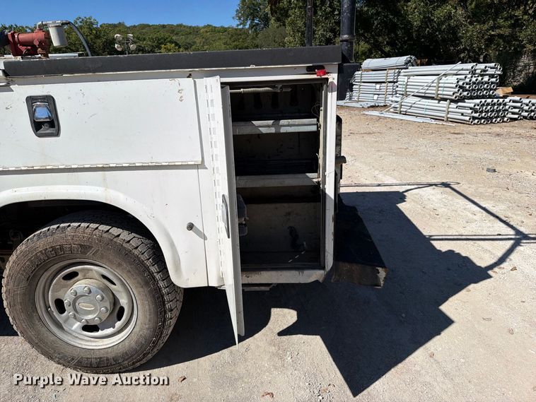 image for item FI0439 2015 Ford F-250 Super Duty Ext. Cab utility bed pickup truck