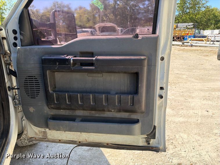 image for item FI0439 2015 Ford F-250 Super Duty Ext. Cab utility bed pickup truck