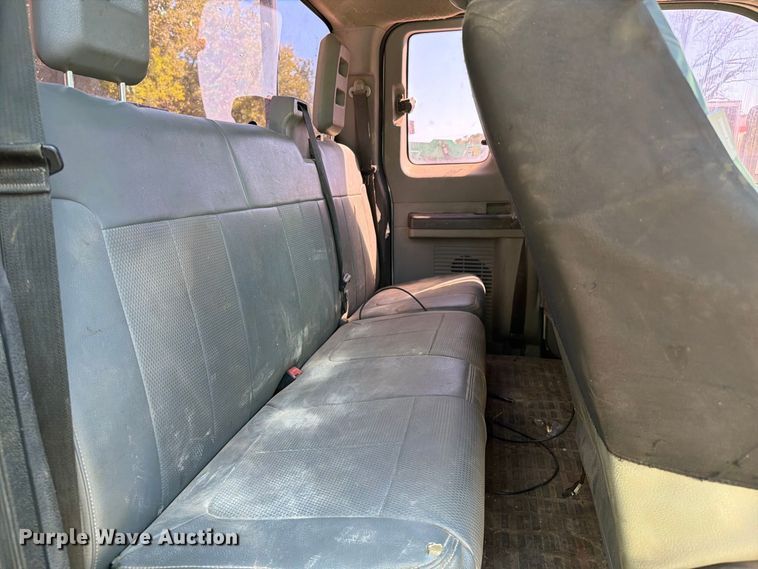 image for item FI0439 2015 Ford F-250 Super Duty Ext. Cab utility bed pickup truck
